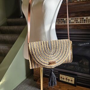 Chic Woven Crossbody Bag with Tassel